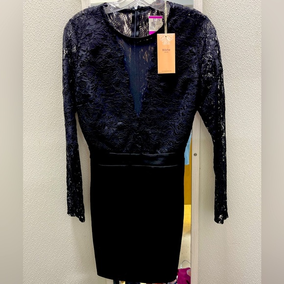Medium sized lace long sleeve black bodycon dress - Picture 1 of 2